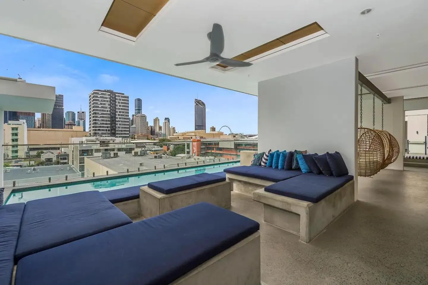 Stunning Mountain Views & Brisbane'S Best Location Apartment