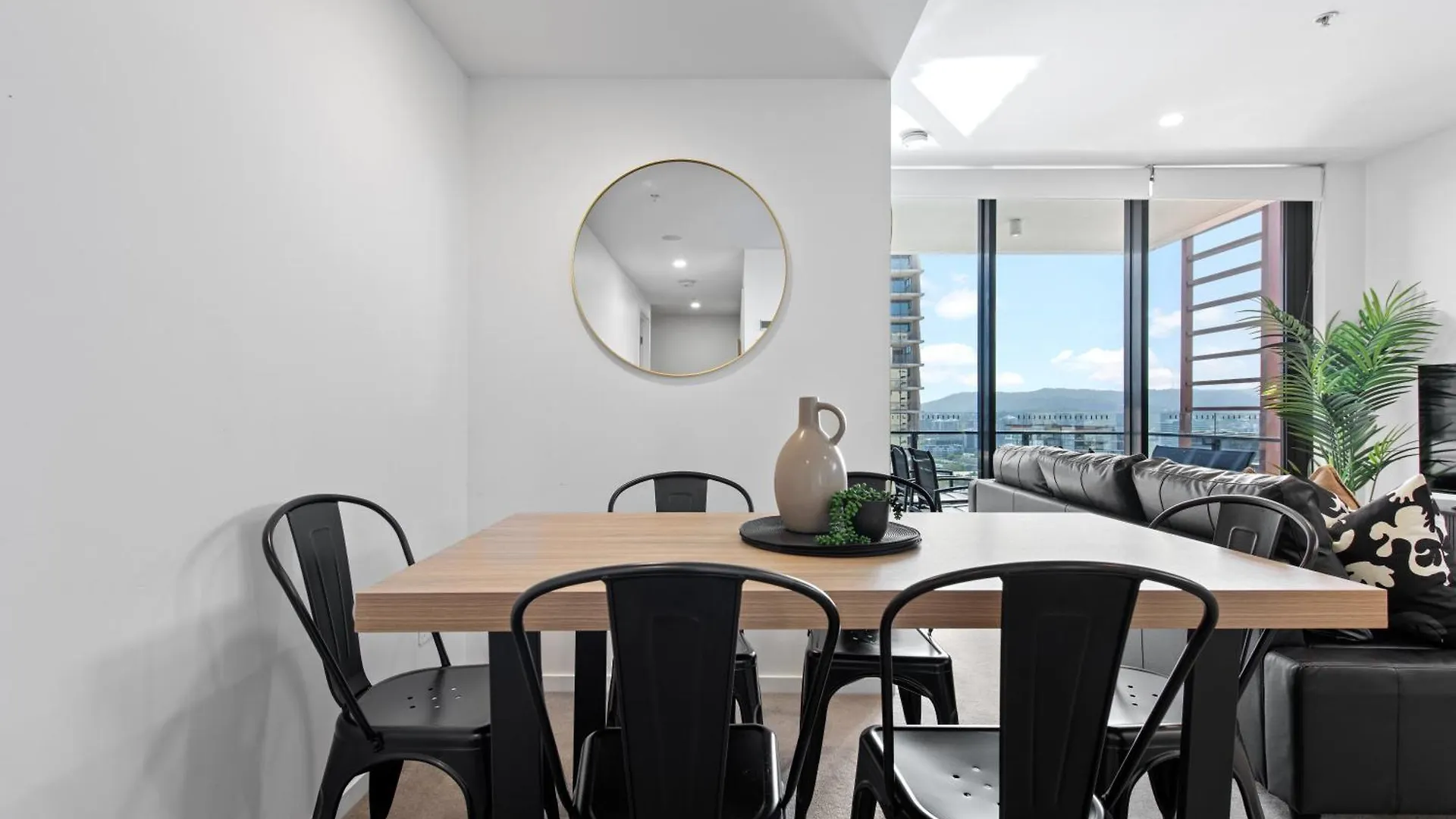Stunning Mountain Views & Brisbane'S Best Location Australia