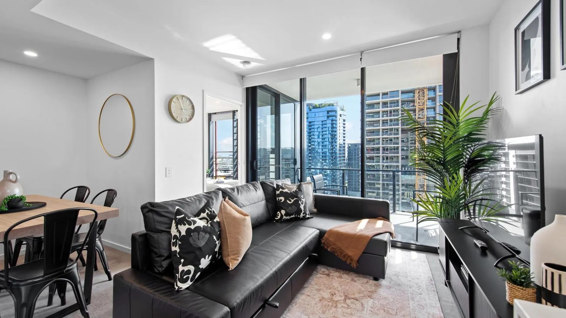 Stunning Mountain Views & Brisbane'S Best Location