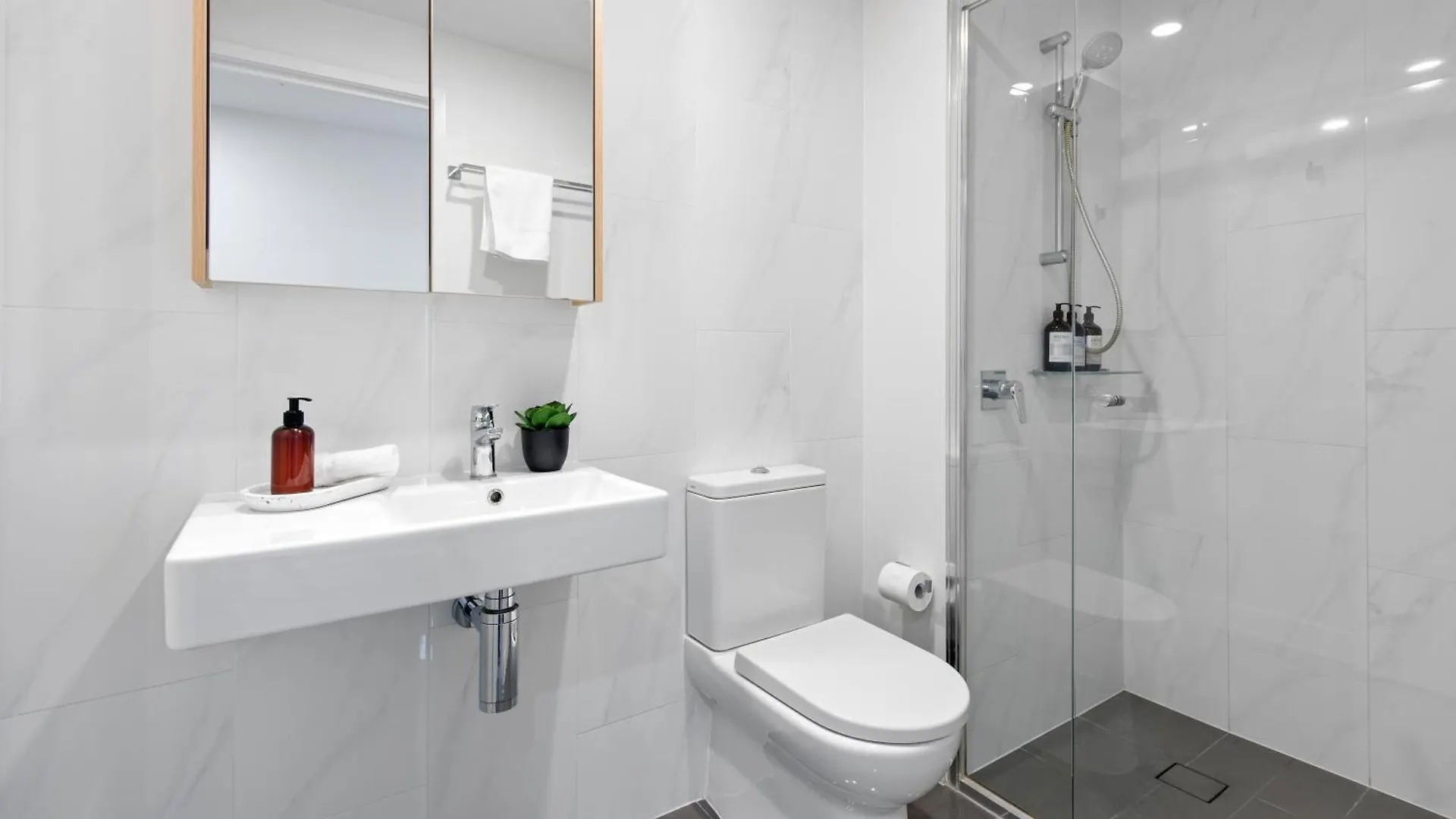 Stunning Mountain Views & Brisbane'S Best Location Brisbane
