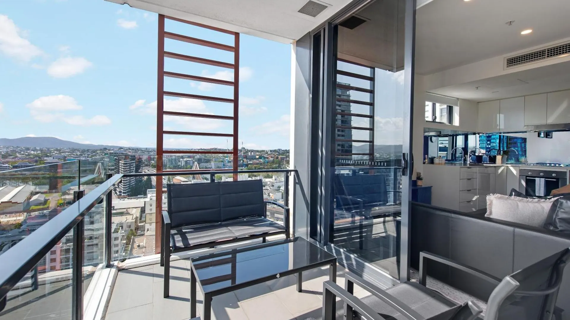 Stunning Mountain Views & Brisbane'S Best Location 0*, Brisbane